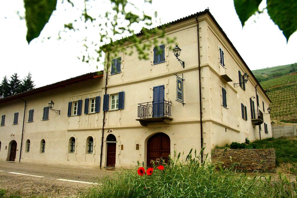 Marcarini Agriturismo Neviglie ภายนอก รูปภาพ
