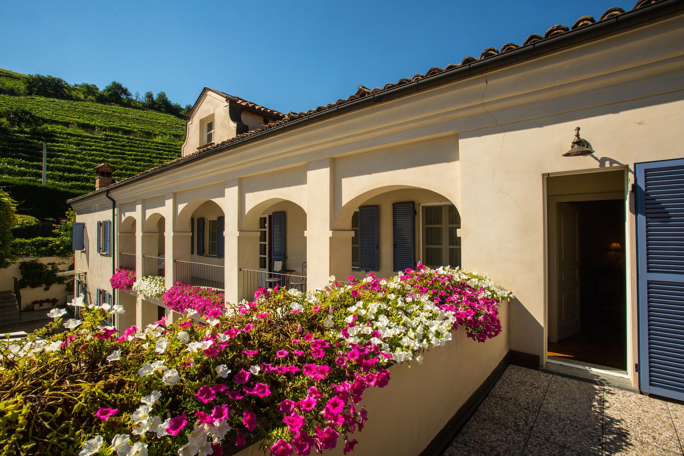Marcarini Agriturismo Neviglie ภายนอก รูปภาพ