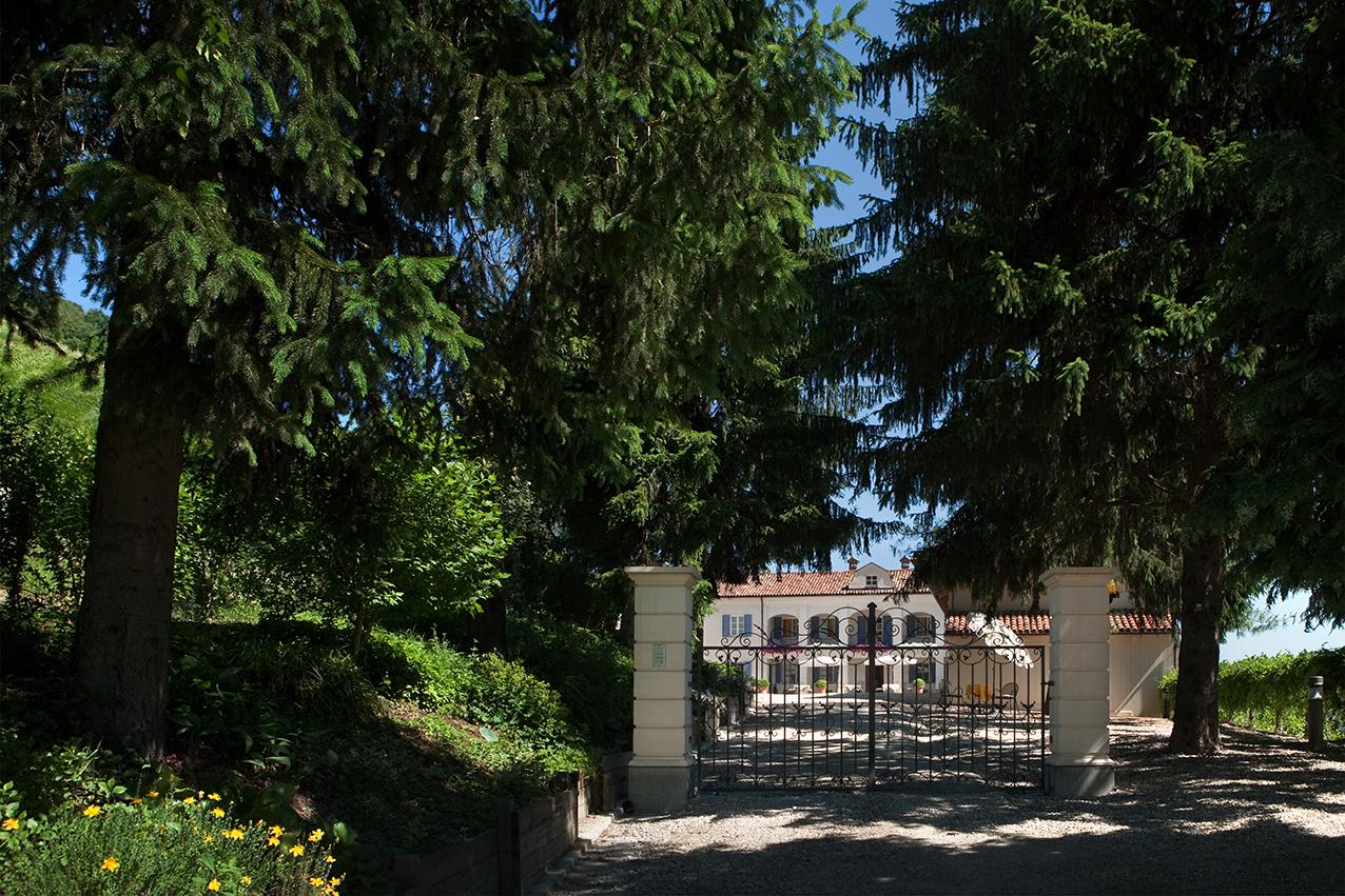Marcarini Agriturismo Neviglie ภายนอก รูปภาพ