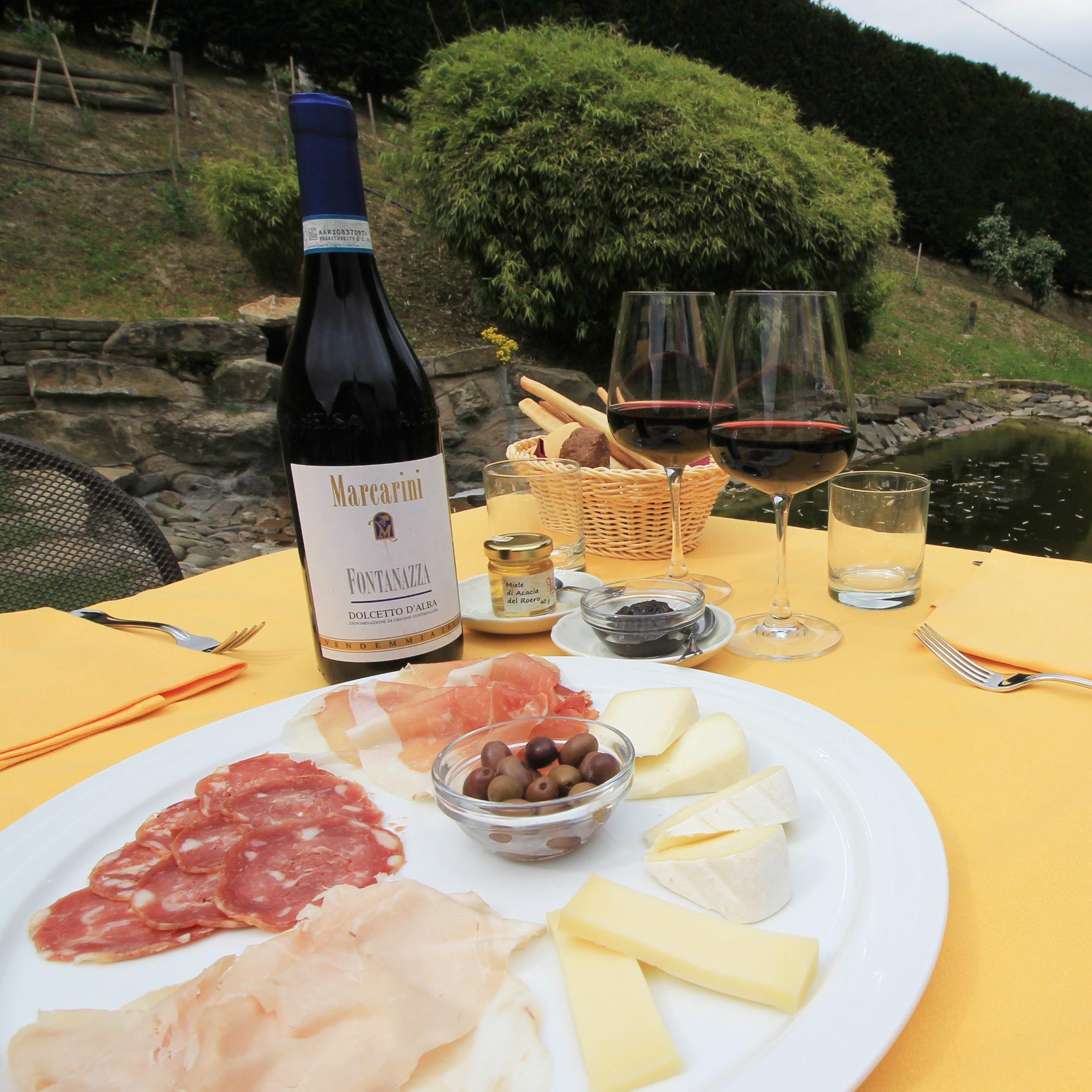 Marcarini Agriturismo Neviglie ภายนอก รูปภาพ