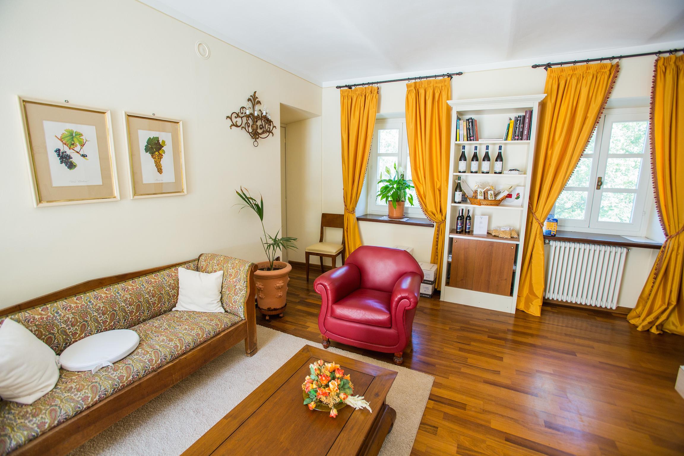 Marcarini Agriturismo Neviglie ภายนอก รูปภาพ