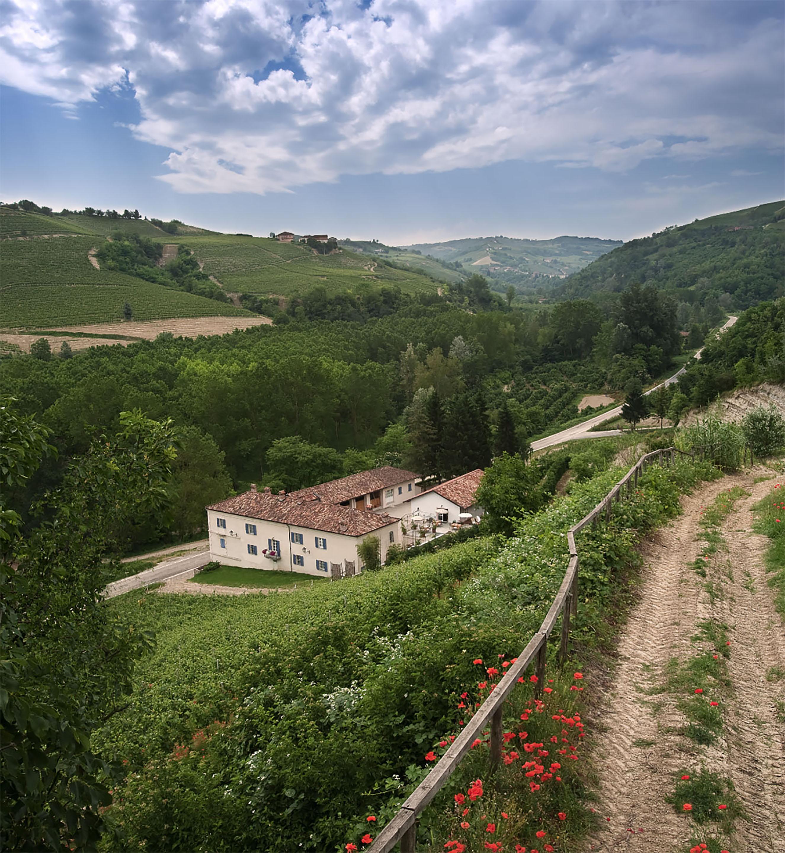 Marcarini Agriturismo Neviglie ภายนอก รูปภาพ