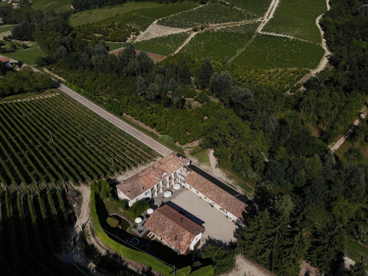 Marcarini Agriturismo Neviglie ภายนอก รูปภาพ