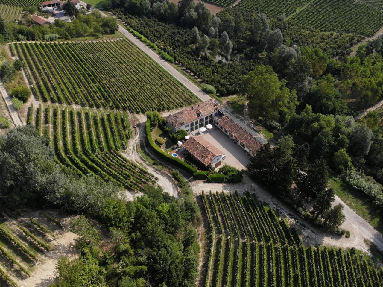 Marcarini Agriturismo Neviglie ภายนอก รูปภาพ